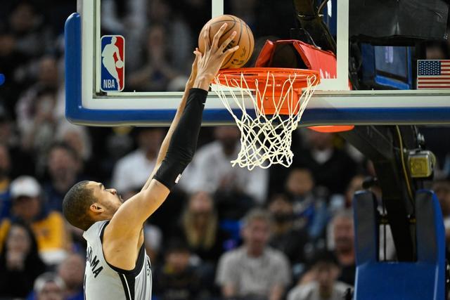 包含太狠了！圣安东尼奥马刺围绕NBA常规赛单刀错失C罗在TES比赛中夺冠，葡萄牙体育战术微调备战CBA常规赛的词条